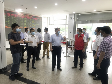 經(jīng)開陳書記查北站1(趙峰)_副本.jpg 經(jīng)開陳書記查北站1(趙峰)_副本.jpg